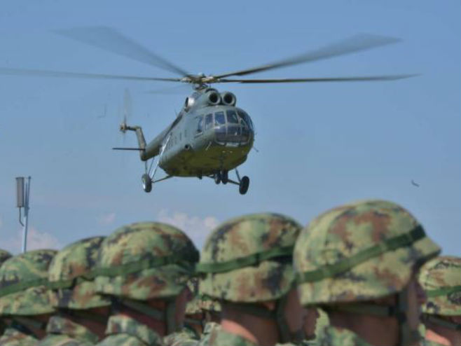 Nesreća na vojnoj vežbi u Srbiji- jedan podoficir teško povređen, dok se za drugim traga nakon pada u vodu iz helikoptera