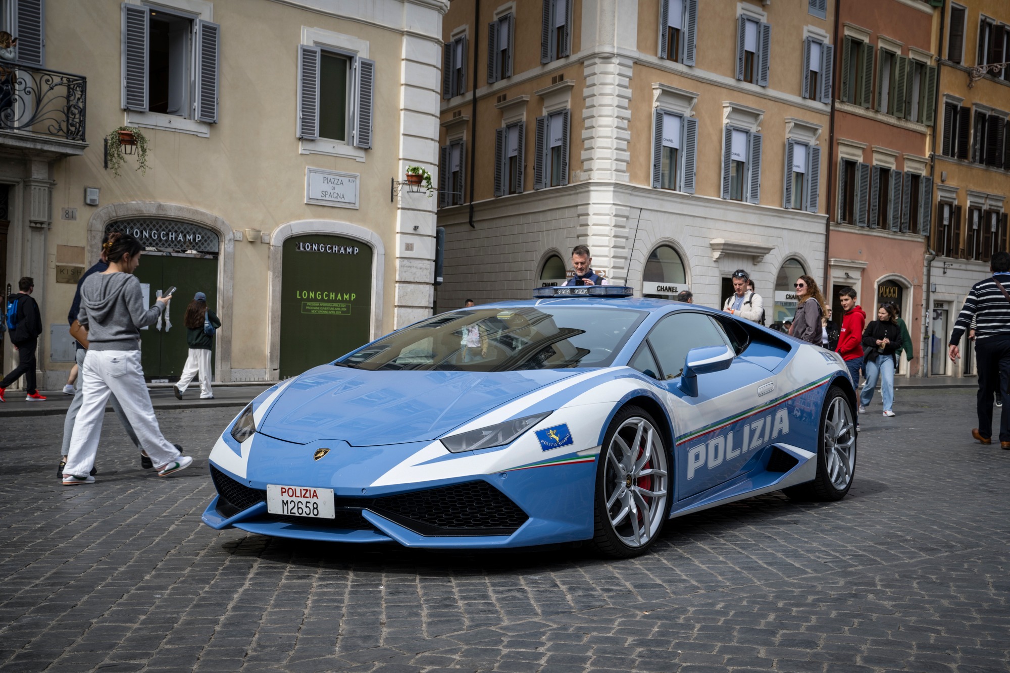 Italijanska policija dobila još brži „lamborgini“ – 100 km na sat za 3,3 sekunde