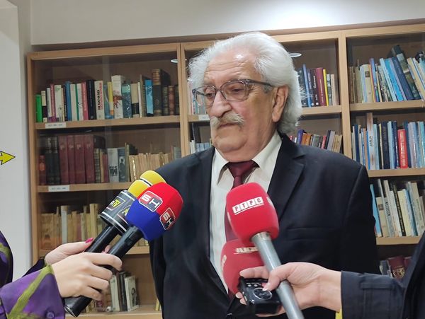 Savršeno iskrojena poezija Milana Nikolića