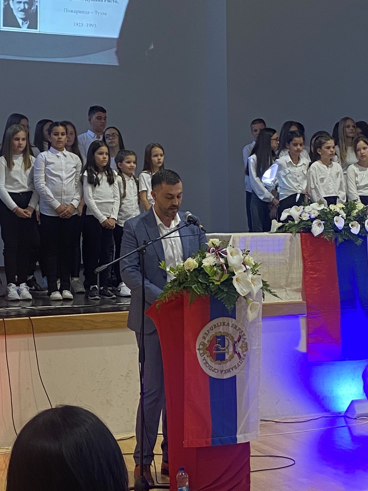 AKADEMIJA "ČUVAJMO NAŠE HEROJE" Djeca poginulih boraca riječju, stihom i pjesmom govorili o srpskim junacima