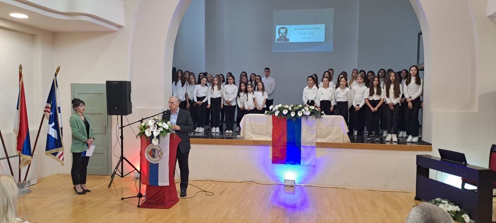 AKADEMIJA "ČUVAJMO NAŠE HEROJE" Djeca poginulih boraca riječju, stihom i pjesmom govorili o srpskim junacima