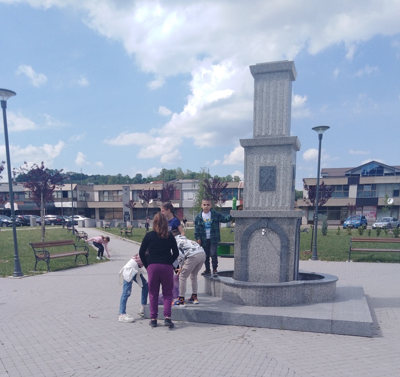 DAN PLANETE ZEMLJE Učenici očistili park u centru Ugljevika