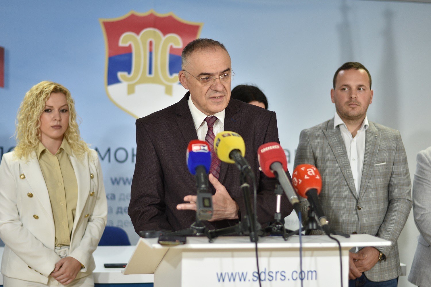 Miličević: Riješili smo problem ličnih primanja naših zaposlenih u Srpskoj demokratskoj stranci!