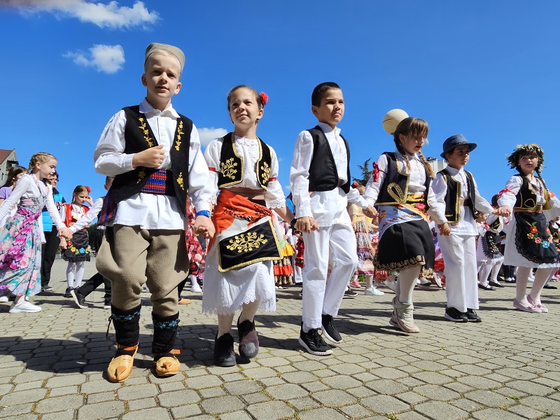 UGLJEVIK PROSLAVIO VRBICU: Lazarice prizvale napredak, plodnost i blagostanje (FOTO)