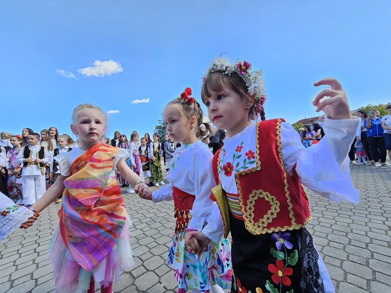 UGLJEVIK PROSLAVIO VRBICU: Lazarice prizvale napredak, plodnost i blagostanje (FOTO)
