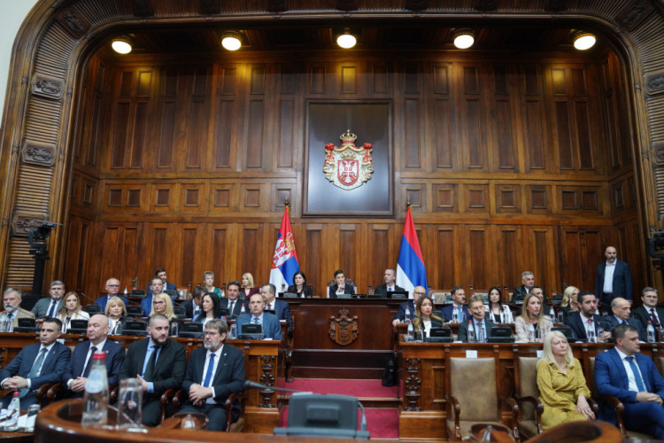 Srbija dobila novu vladu: Pogledajte ko su ministri (VIDEO)