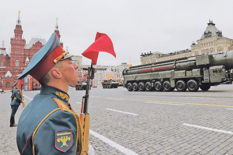 Vojna parada u Moskvi: Učestvuje 9.000 ljudi, 75 jedinica vojne tehnike, avijacija...