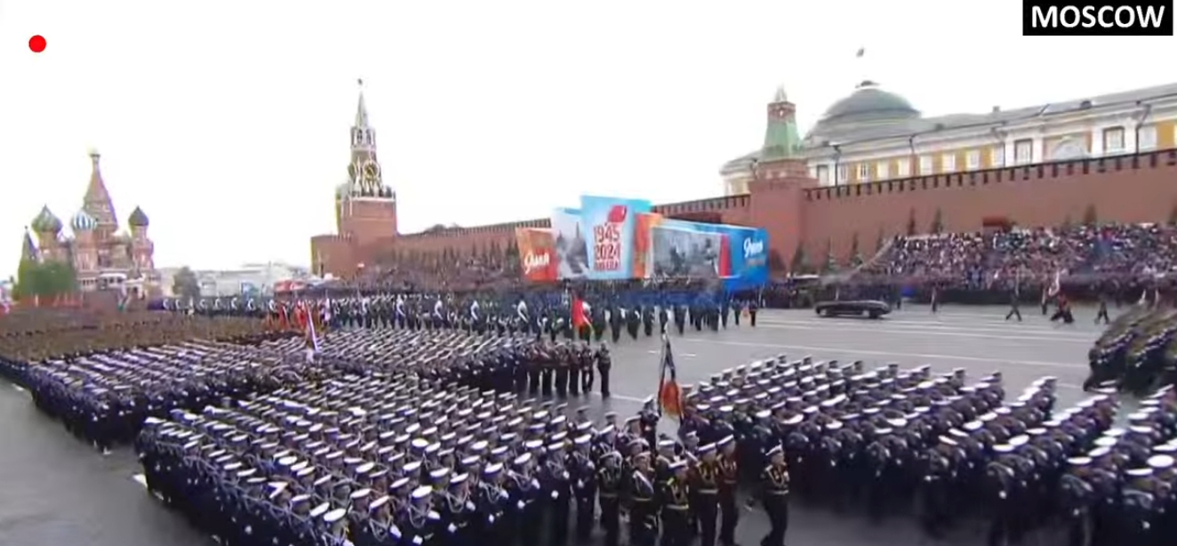 Vojna parada u Moskvi: 9.000 učesnika, 75 jedinica vojne tehnike, avijacija... (VIDEO)