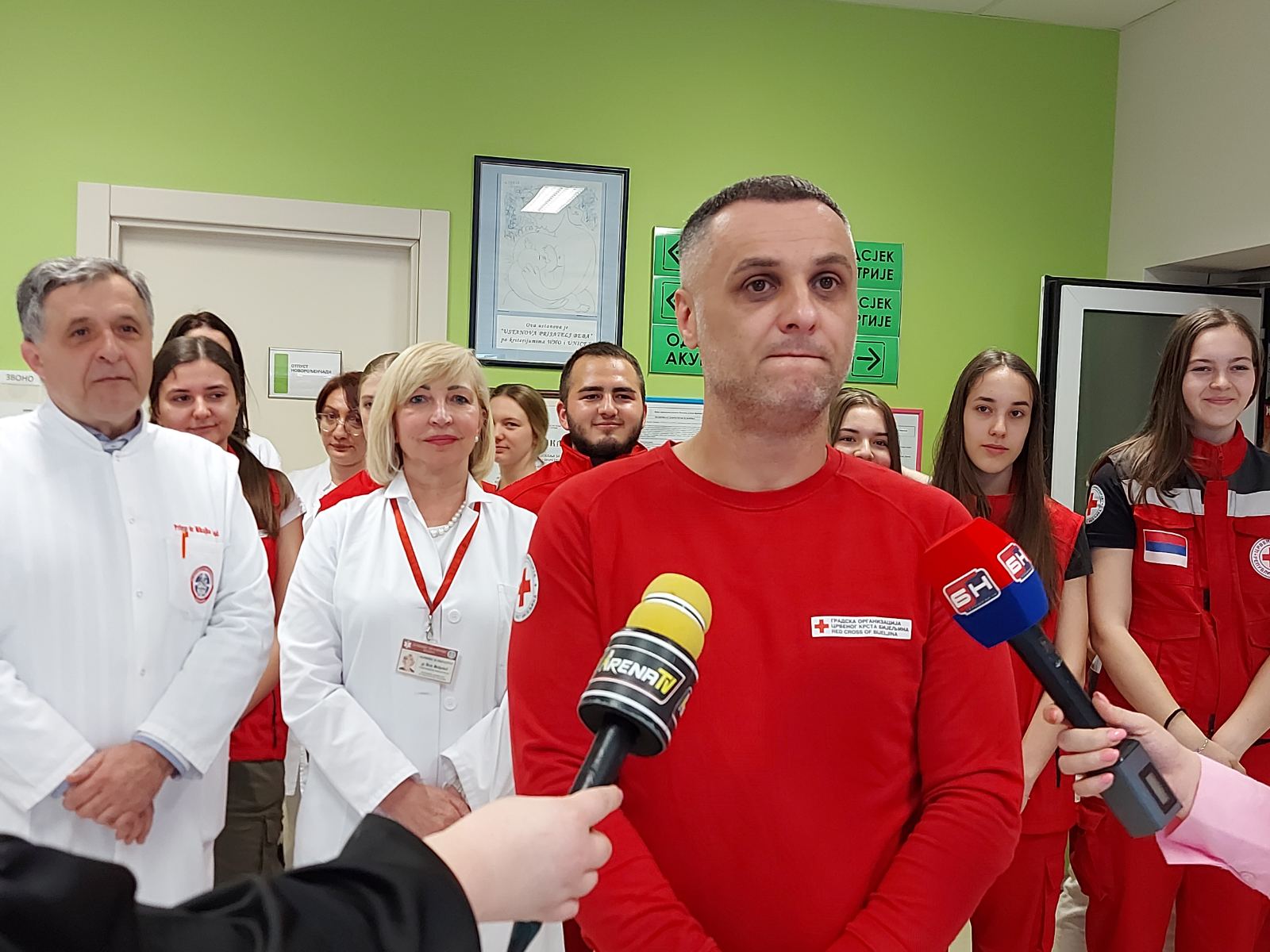 Bolnica Bijeljina: Pokloni za majke i bebe u Nedjelji Crvenog krsta