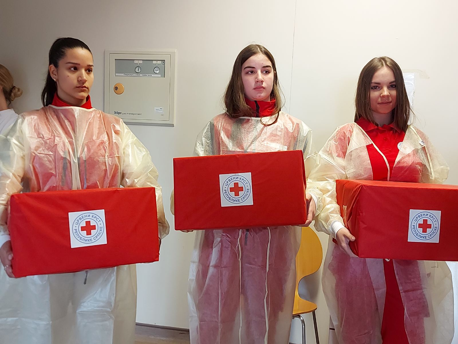 Bolnica Bijeljina: Pokloni za majke i bebe u Nedjelji Crvenog krsta