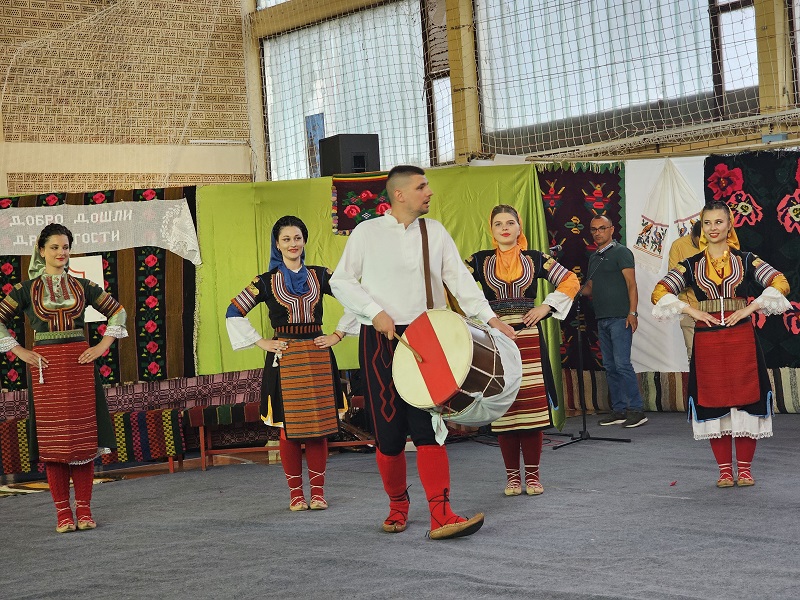 GODIŠNJI KONCERT U ČAST KRSNE SLAVE: KUD „Ravno Polje“ proslavio Svetog Vasilija Ostroškog i 15 godina rada