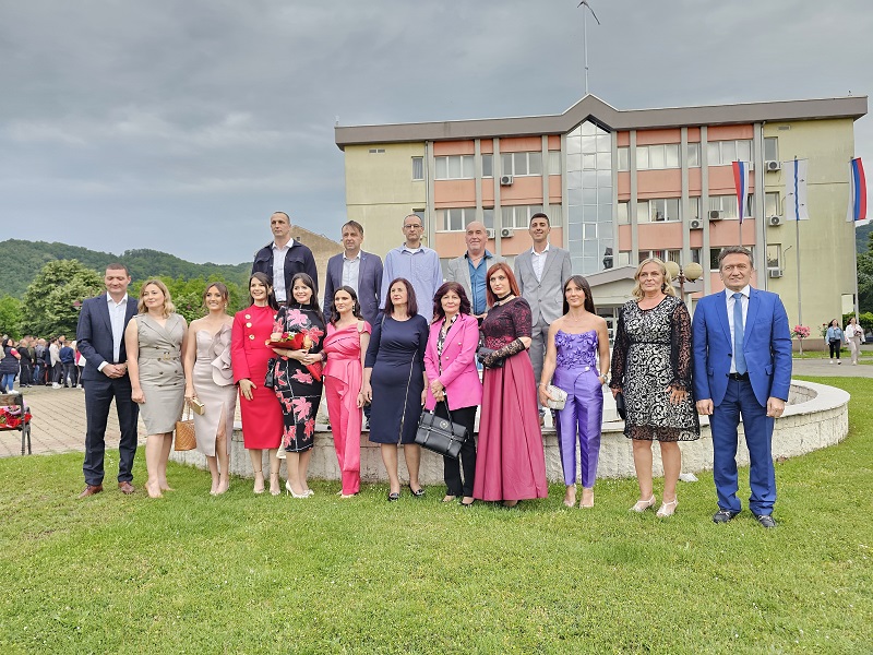 MLADOST I LJEPOTA UGLJEVIKA: Maturante grad pozdravio