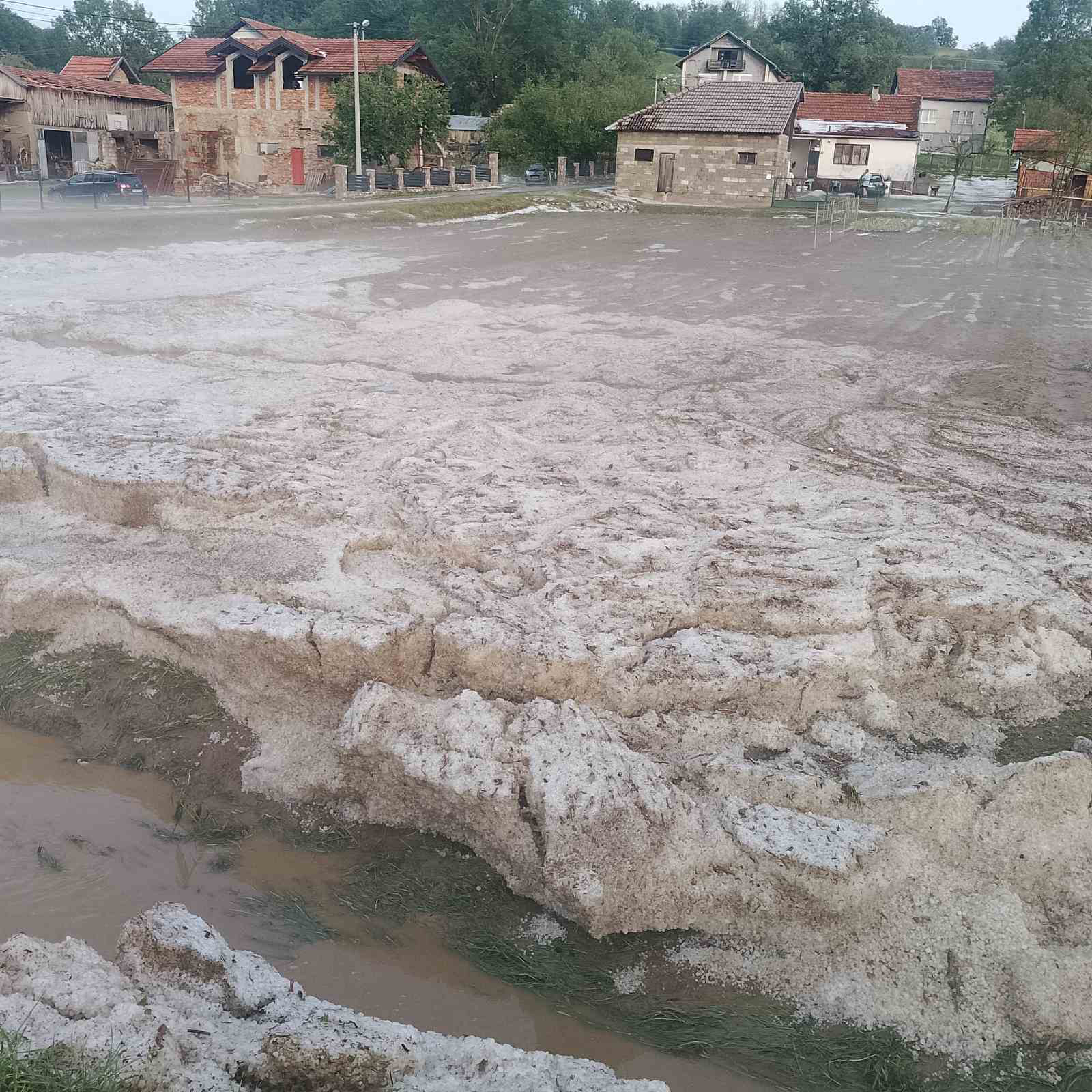 Nevrijeme napravilo haos kod Novog Grada: Ogromna šteta na objektima, usjevima i putevima