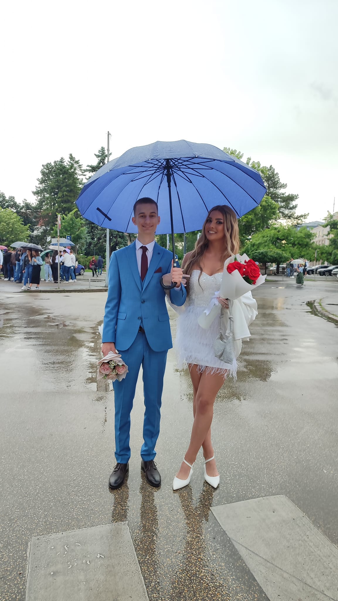 Zbogom srednjoškolski dani: Bijeljinski gimnazijalci proslavljaju maturu FOTO