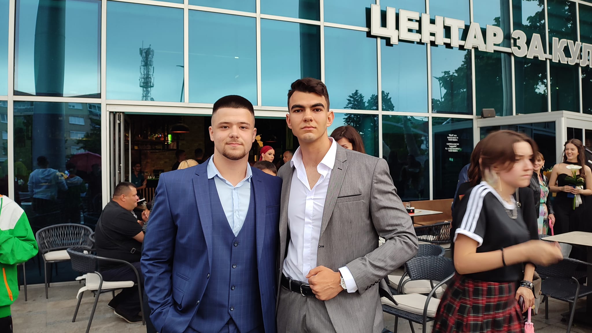 Zbogom srednjoškolski dani: Bijeljinski gimnazijalci proslavljaju maturu FOTO