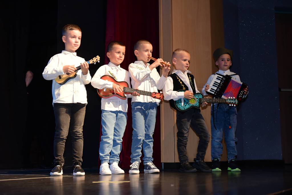 PRIREDBA BUDUĆIH PRVAČIĆA: Ponosno pokazali djelić onoga što su naučili u vrtiću "Čika Jova Zmaj" FOTO