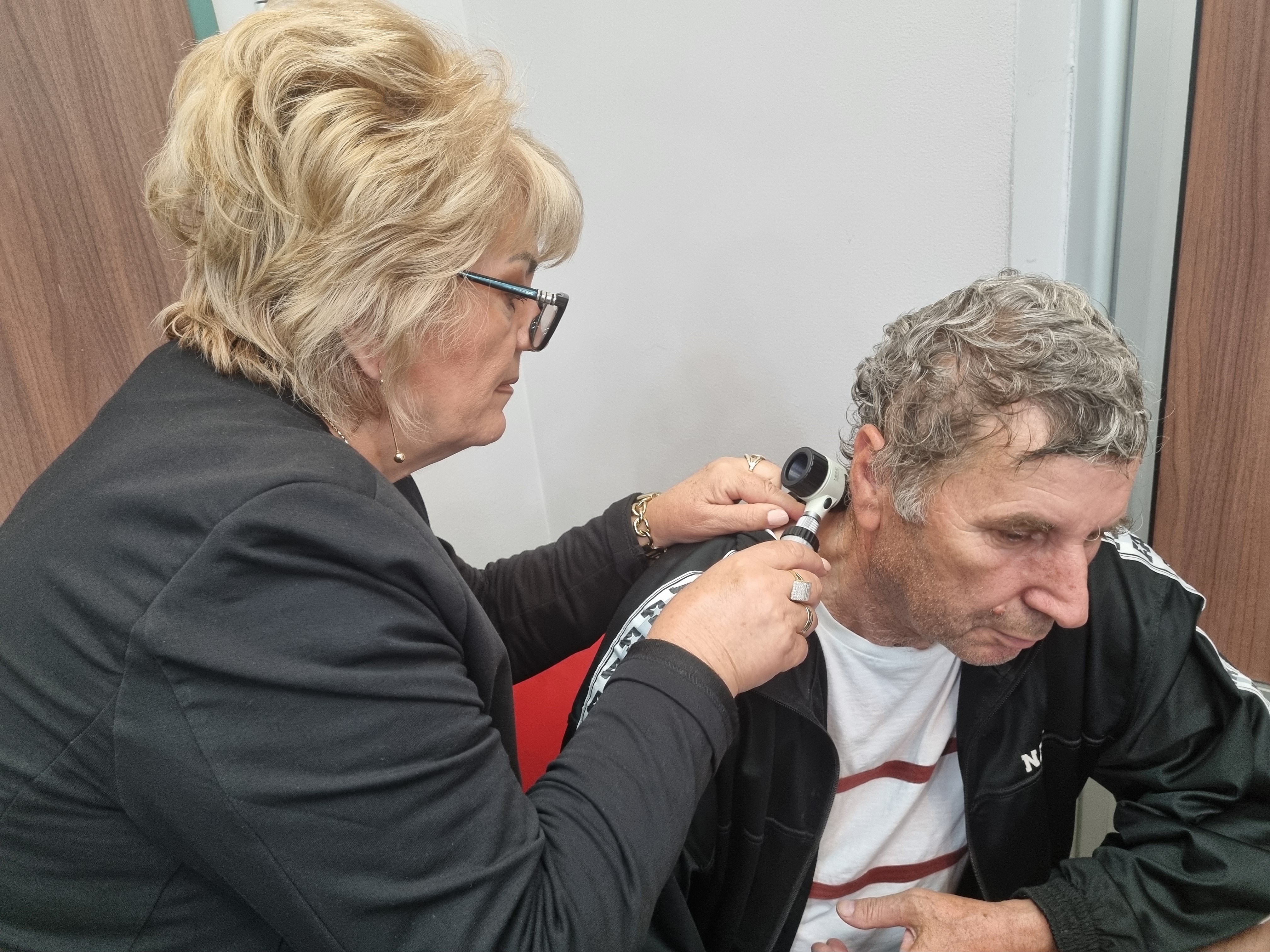 KAMPANJA EUROMELANOMA 2024 Održano predavanje i dermoskopski pregledi kože za građane Semberije