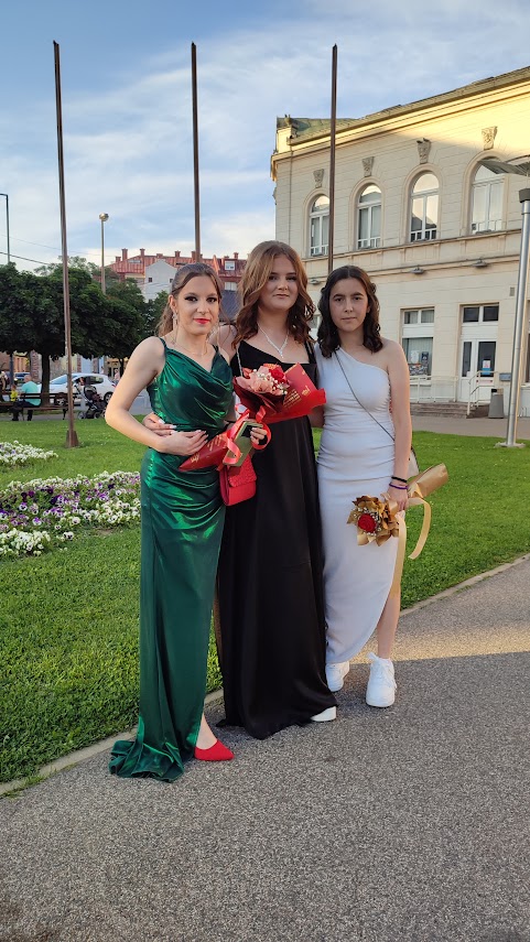 VEČE PUNO USPOMENA: Svečani defile maturanata iz Janje FOTO/VIDEO