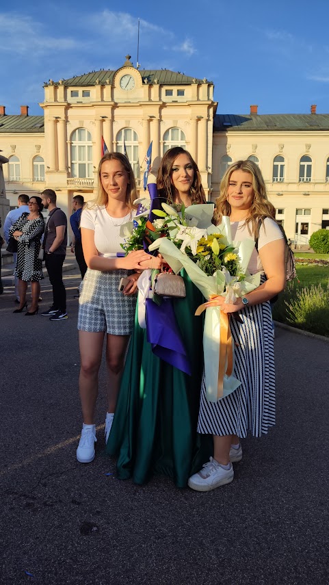 VEČE PUNO USPOMENA: Svečani defile maturanata iz Janje FOTO/VIDEO