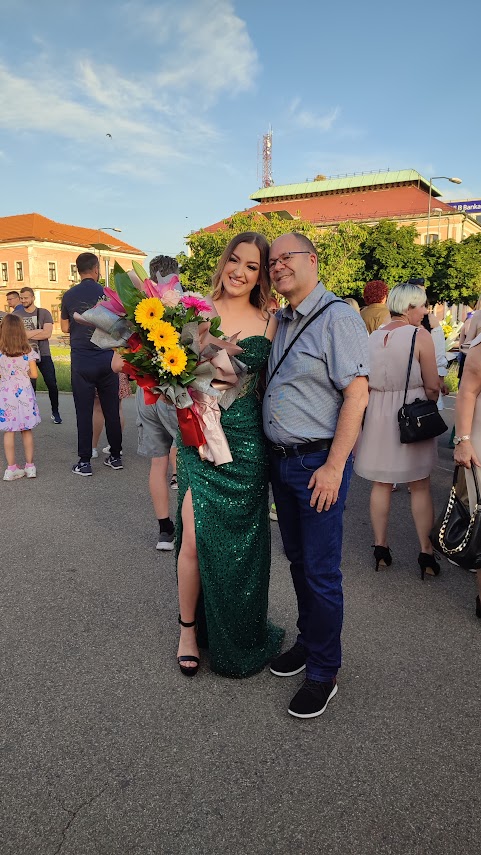 VEČE PUNO USPOMENA: Svečani defile maturanata iz Janje FOTO/VIDEO