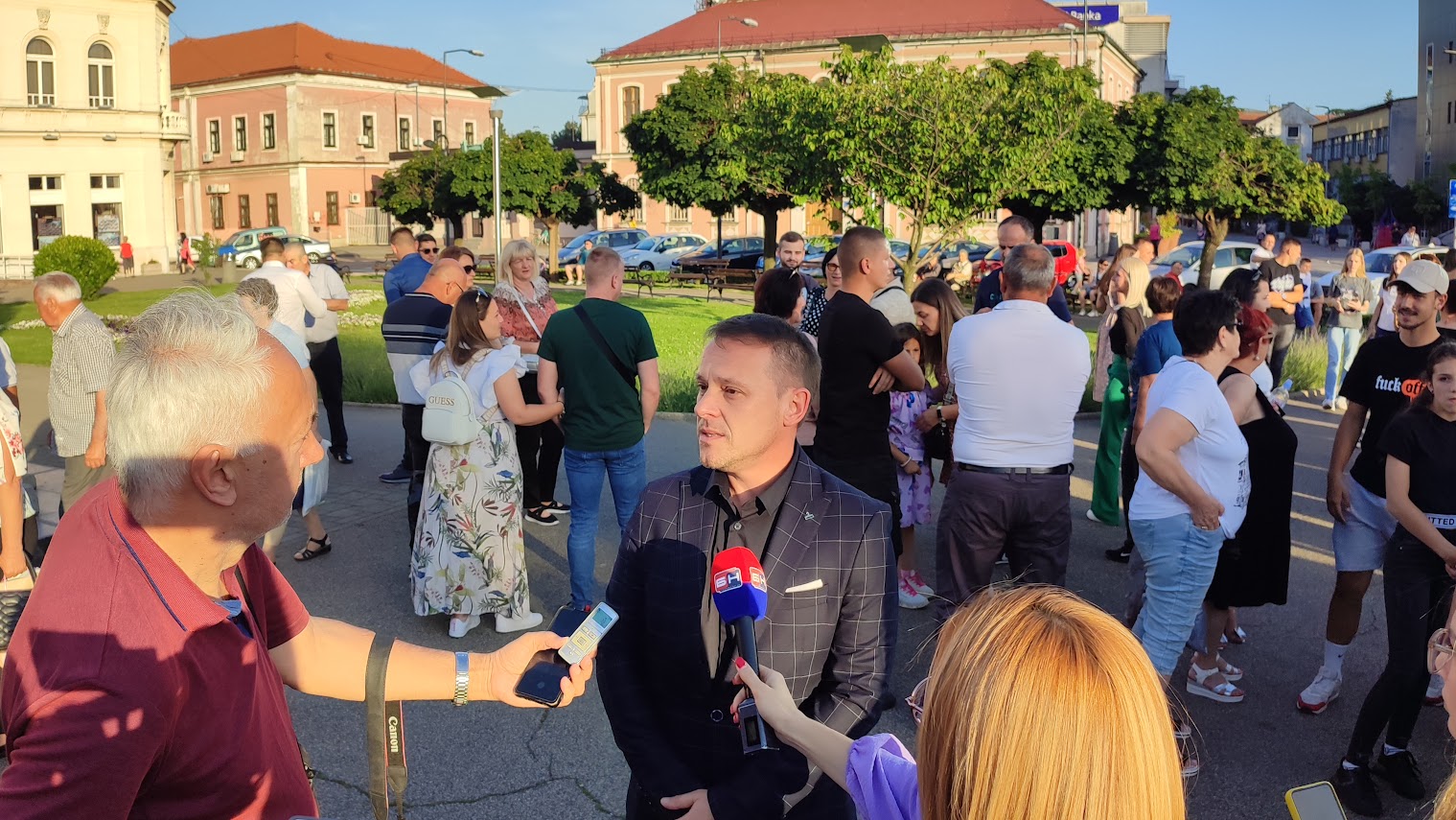 VEČE PUNO USPOMENA: Svečani defile maturanata iz Janje FOTO/VIDEO