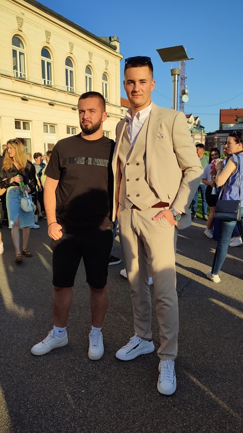 NOĆ KOJA SE PAMTI: Maturska proslava Ekonomske škole FOTO/VIDEO