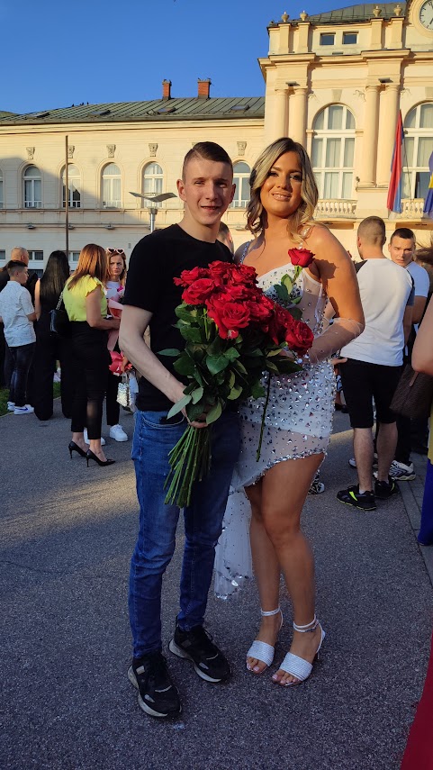 NOĆ KOJA SE PAMTI: Maturska proslava Ekonomske škole FOTO/VIDEO