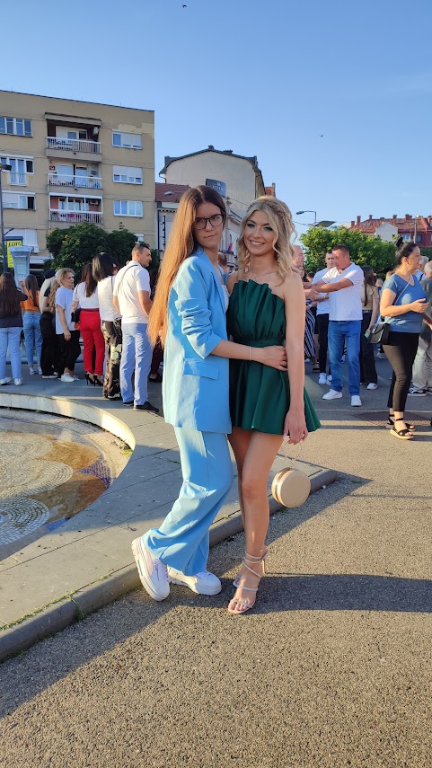 NOĆ KOJA SE PAMTI: Maturska proslava Ekonomske škole FOTO/VIDEO