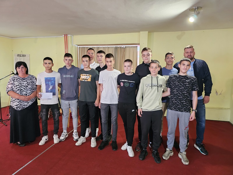 Dan učeničkog stvaralaštva" u ugljevičkoj osnovnoj školi: OPŠTINA NAGRADILA NAJBOLJE (FOTO)