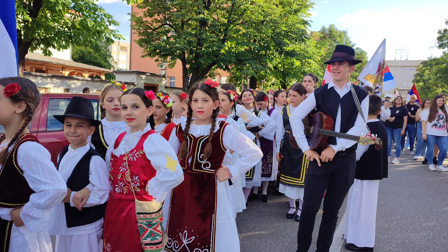 Semberija zaigrala veselim koracima narodnih igara FOTO/VIDEO