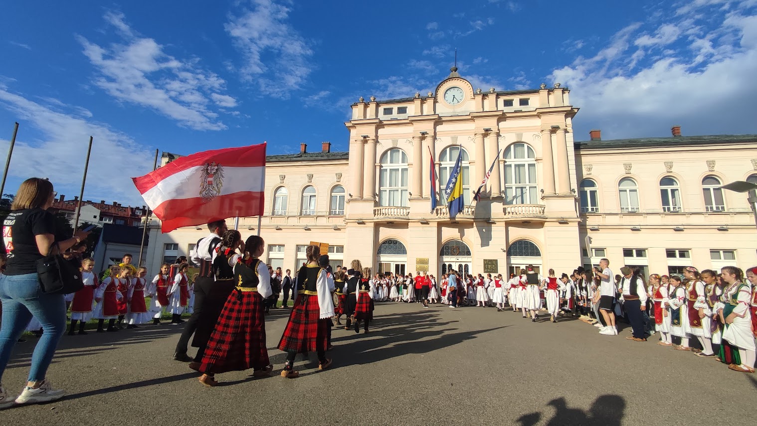 Semberija zaigrala veselim koracima narodnih igara FOTO/VIDEO