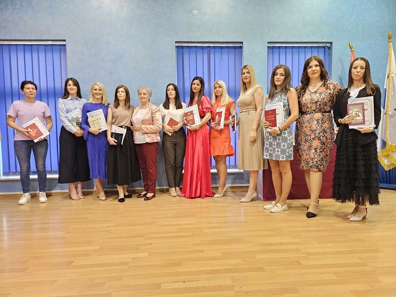Osnovci iz Zabrđa kod Ugljevika obilježili "Dan učeničkih postignuća": Milica Nešković - đak generacije (FOTO)