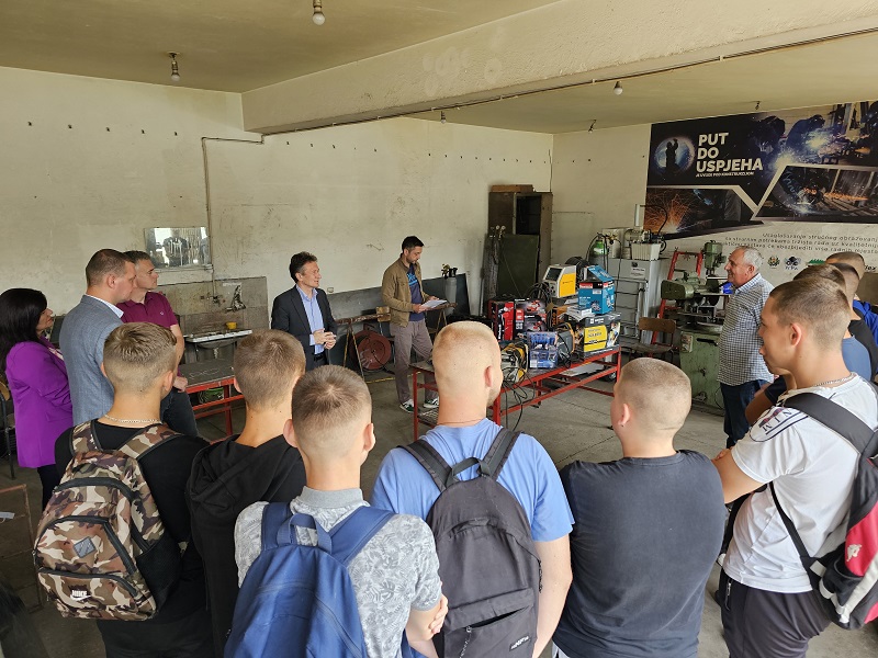 Opština Ugljevik i UNDP pomažu školstvo: Oprema za praksu (FOTO)