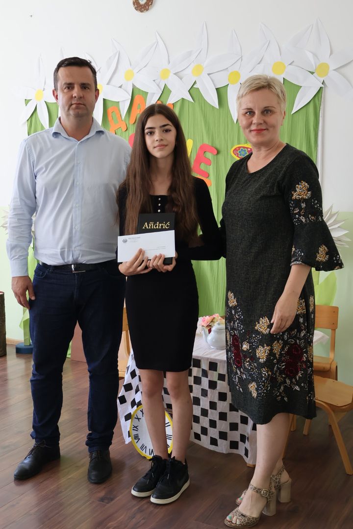 U Osnovnoj školi "Filip Višnjić" u Donjoj Trnovi svečano obilježen Dan škole FOTO