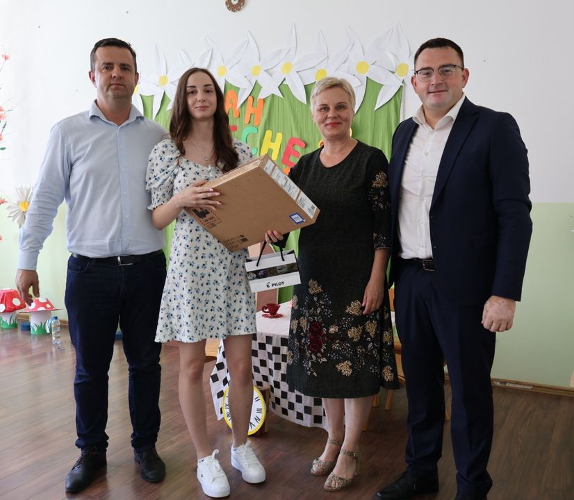 U Osnovnoj školi "Filip Višnjić" u Donjoj Trnovi svečano obilježen Dan škole FOTO