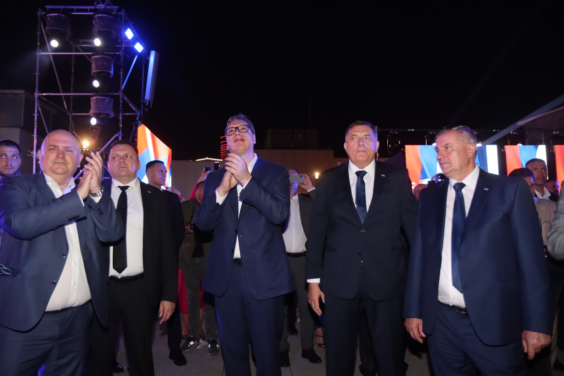 Veličanstvenim vatrometom završen Svesrpski sabor