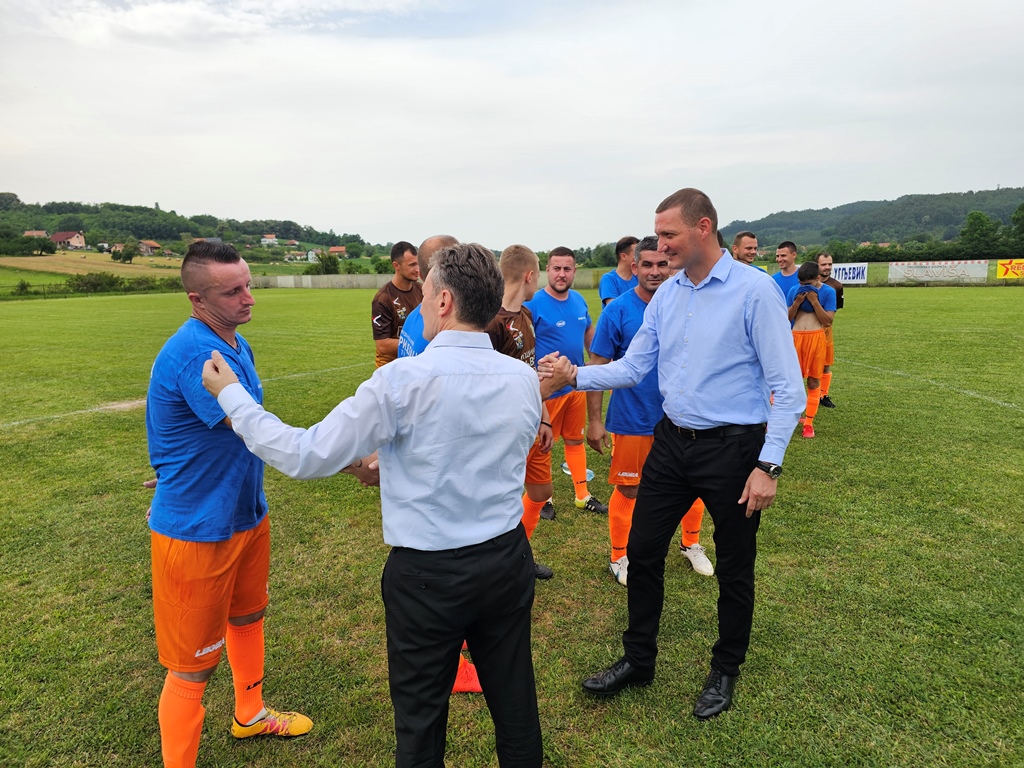 Ugljevički načelnik "ponovio" fudbalere FK "Strijelac" iz Tutnjevca: IGRA ŽIVOT ULJEPŠAVA