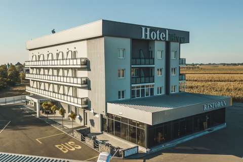 Hotel River