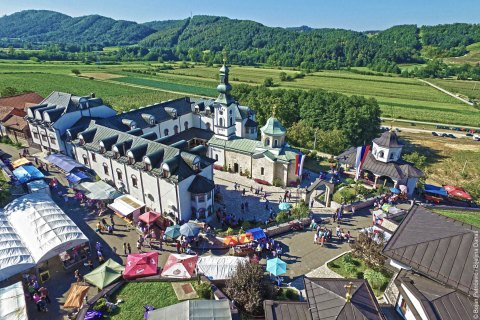 Manastir Tavna
